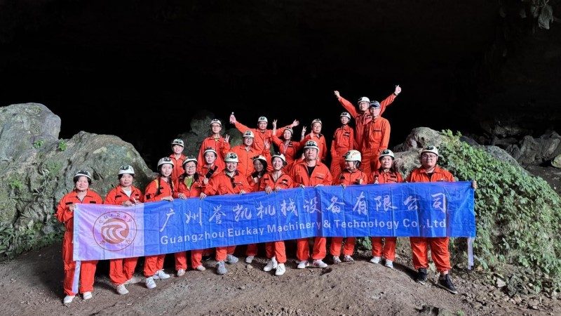 Үңгір тереңіндегі жаңғырықтар: табиғатпен және топ мүшелерімен өзара кездесу